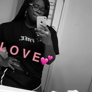 Meet your Posher, Nia